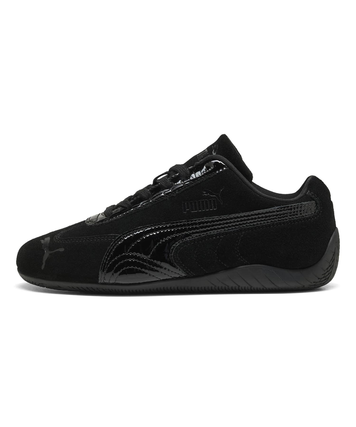 PUMA SPEED CAT CROC 黒のクロコ型押しシューズを足元アップで見せたショット